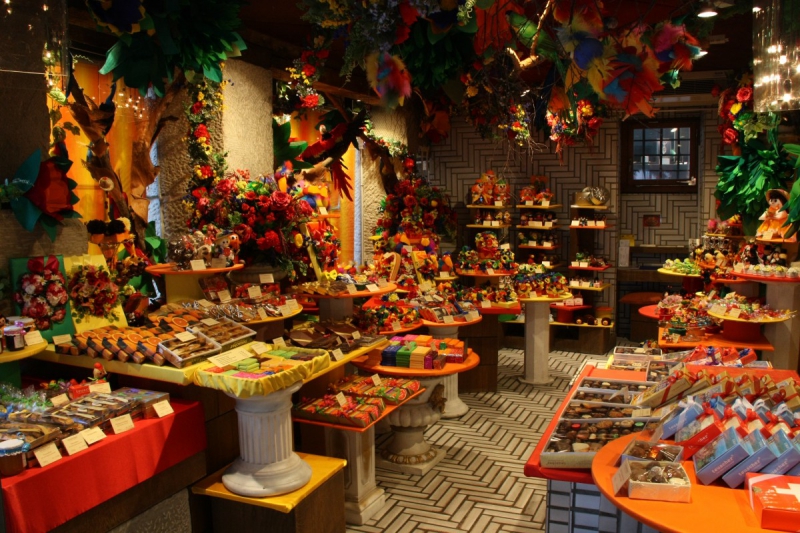 ecommerce-LA TRINITE-min_candy_store_chocolate_shop_chocolate_switzerland-393515