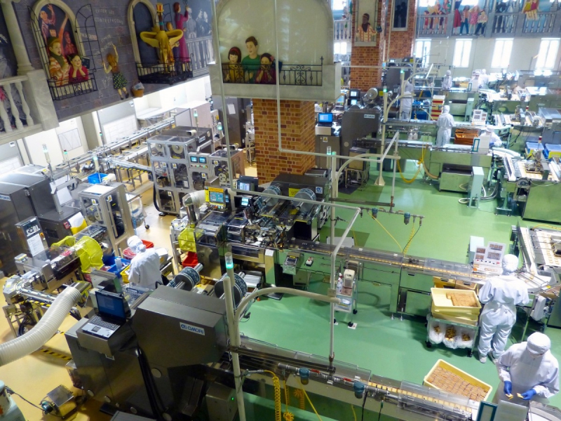 ecommerce-LA TRINITE-min_japan_sapporo_chocolate_factory_label_packaging_cookie_machine_operators-961509
